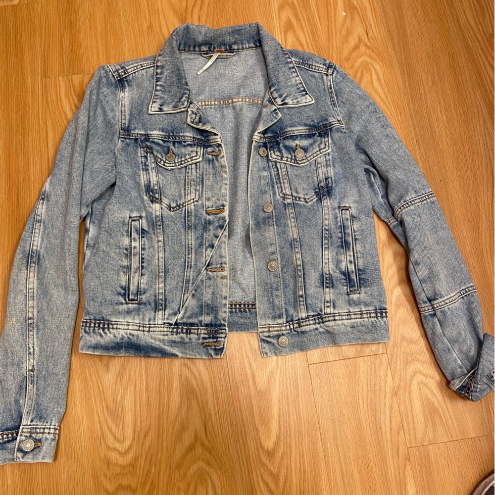 Free people light wash denim jacket